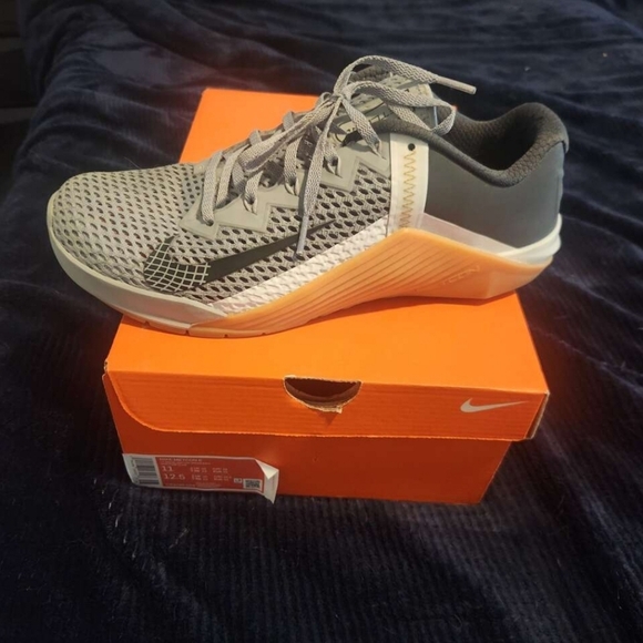 Nike Metcon 6 grey & gum size 11 - Picture 1 of 5